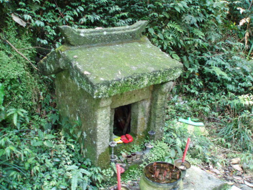 鹿堀坪水源頭土地公