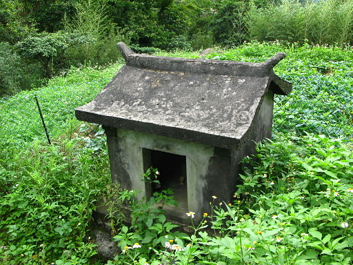 水泥造的土地公廟