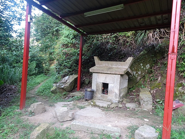 銀河洞越嶺步道土地公廟