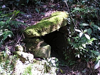 湖桶鞍部石棚土地公